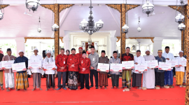 Pemkab Sumenep menyerahkan data tunjangan guru ngaji, 14/11/2025 (Foto: Ist)