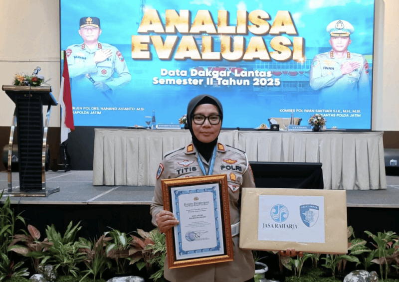 Satlantas Polres Sumenep meraih Penghargaan Prestasi Kinerja Terbaik I Polres Tipe B untuk kategori Penurunan Angka Kecelakaan Lalu Lintas Triwulan III Tahun 2025, Selasa, 16/12/2025 (Foto: Ist)