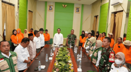 Bupati Bangkalan, Lukman Hakim, saat mengikuti Zoom Meeting Pengumuman Swasembada Pangan dan Panen Raya Nasional yang dipimpin Presiden Prabowo Subianto di Aula Rapat Pendopo Agung Bangkalan, Rabu, 7/1/2026 (Foto: Ist)