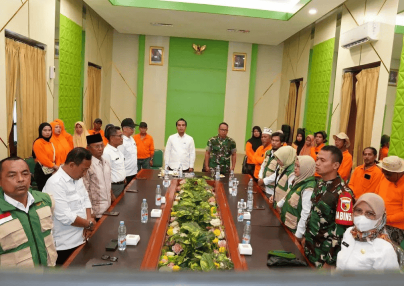 Bupati Bangkalan, Lukman Hakim, saat mengikuti Zoom Meeting Pengumuman Swasembada Pangan dan Panen Raya Nasional yang dipimpin Presiden Prabowo Subianto di Aula Rapat Pendopo Agung Bangkalan, Rabu, 7/1/2026 (Foto: Ist)