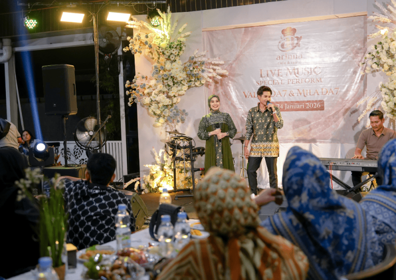 Valen dan Mila DA7 Hibur Pengunjung Arinna Cafe & Resto Sumenep (Foto: Ist)