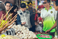 Pastika Ketersedian Bahan Pokok selama Ramadan 1447 H, Bupati Sumenep Turun ke Pasar Anom (Foto: Ist)
