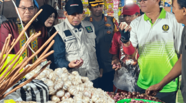 Pastika Ketersedian Bahan Pokok selama Ramadan 1447 H, Bupati Sumenep Turun ke Pasar Anom (Foto: Ist)