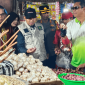 Pastika Ketersedian Bahan Pokok selama Ramadan 1447 H, Bupati Sumenep Turun ke Pasar Anom (Foto: Ist)
