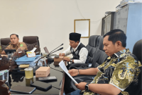 Ketua Komisi IV DPRD Sumenep Mulyadi (kanan) bersama Kepala Disbudporapar Faruk Hanafi (kiri) dalam sebuah pertemuan (Foto: Istimewa)