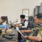 Ketua Komisi IV DPRD Sumenep Mulyadi (kanan) bersama Kepala Disbudporapar Faruk Hanafi (kiri) dalam sebuah pertemuan (Foto: Istimewa)