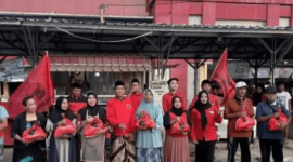 Ramadan 1447 H, Anggota DPRD Sumenep Bagikan Sembako kepada PKL (Foto: Istimewa)