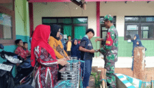 Babinsa Koramil Dasuk Kawal Distribusi MBG, Rabu, 22/4/2026 (Foto: Istimewa)