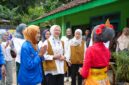 HJ Rustini Muhaimin Iskandar selaku pembina Jendela Dunia Kita dan Ratna Tiara selaku ketua kopri PC PMII DIY (for NOLESA.COM)