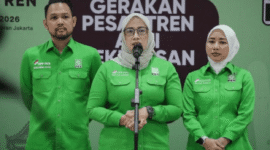Ketua Panitia Temu Nasional Pondok Pesantren, Nihayatul Wafiroh (tengah) dalam konferensi pers pra-Temu Nasional Pondok Pesantren di Kantor DPP PKB, Jalan Raden Saleh No. 9, Jakarta Pusat, Jumat, 15/5/2026 (Foto: Istimewa)
