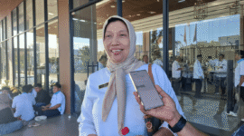 Direktur RSUD dr. H. Moh. Anwar Sumenep, dr. Erliyati, M.Kes, usai menghadiri pelantikan DPD KNPI Kabupaten Sumenep periode 2026–2029 di Hotel Myze (Foto: NOLESA.COM)