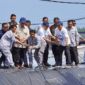 Presiden Prabowo terlibat langsung bersama para pekerja lokal di tengah tambak udang vannamei (Foto: Istimewa)