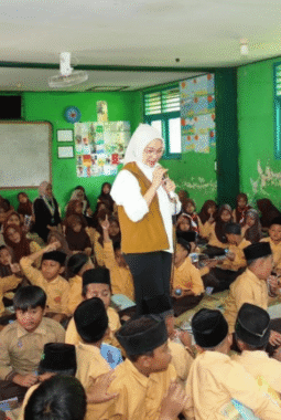 Rustini Muhaimin Terus Kampanyekan Gerakan Literasi, Kali ini di MI YAPPI Balong