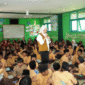 Founder Jendela Dunia Kita (JDK), Rustini Muhaimin terus mengkampayekan gerakan literasi di kalangan pelajar (Foto: Istimewa)