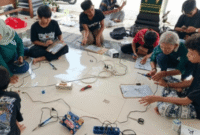 UNY Latih Anak-anak Gedongkiwo Ubah Sampah Plastik Menjadi Wayang Edukatif (for NOLESA.COM)