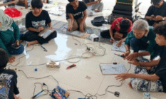 UNY Latih Anak-anak Gedongkiwo Ubah Sampah Plastik Menjadi Wayang Edukatif