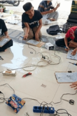 UNY Latih Anak-anak Gedongkiwo Ubah Sampah Plastik Menjadi Wayang Edukatif