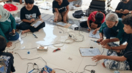 UNY Latih Anak-anak Gedongkiwo Ubah Sampah Plastik Menjadi Wayang Edukatif (for NOLESA.COM)