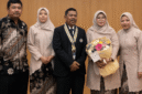 Prof. Dr. Kastam Syamsi, M.Ed, foto bersama keluarga (for NOLESA.COM)