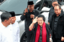 Ketua DPD PDIP Jatim, MH Said Abdullah mendampingi Megawati Soekarnoputri
berziarah di Makam Bung Karno, Minggu, 14/6/2026 (Foto: Istimewa)
