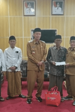 Wakil Bupati Sumenep Salurkan Bantuan kepada Korban Kebakaran di Giligenting