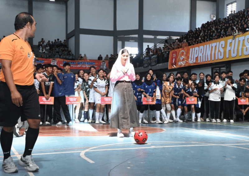 Novita Hardini hadiri UPRINTIS Futsal League 2026 (Foto: Istimewa)