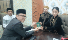 Haru di KUA Kota Sumenep, Mualaf Prancis Menikahi Perempuan Pamolokan