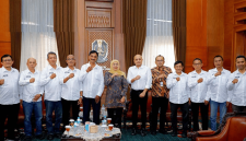 Jajaran pengurus JMSI Jatim bersilaturahmi dengan Gubernur Khofifah Indar Parawansa (Foto: Istimewa)