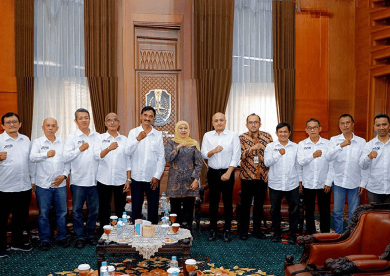 Jajaran pengurus JMSI Jatim bersilaturahmi dengan Gubernur Khofifah Indar Parawansa (Foto: Istimewa)