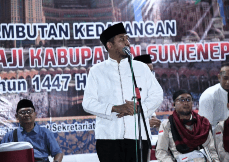 Bupati Sumenep, Madura, Jawa Timur, Dr. H. Achmad Fauzi Wongsojudo menyambut kedatangan Jemaa Haji, Senin, 22/6/2026 (Foto: Istimewa)