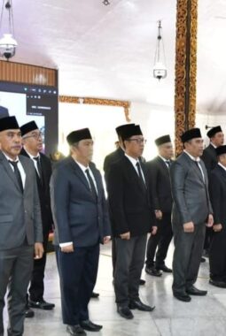 Lantik 25 Pejabat Administrator, Bupati Fauzi Minta ASN Tingkatkan Kinerja dan Percepat Program Prioritas