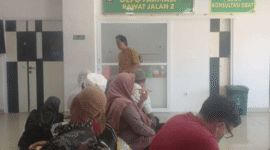 Pengunjung Poli Terpadu RSUD dr. H. Moh. Anwar Sumenep antre untuk mendapatkan pelayanan kesehatan (Foto: Istimewa)