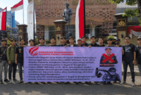 Gerakan Mahasiswa Pemuda Peduli Madura menggelar aksi demonstrasi di depan Mabes Polri atau Baharkam pada Senin, 20/7/2026 (for NOLESA.COM)