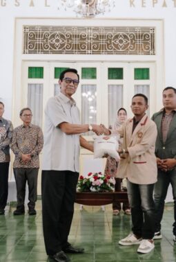 Sri Sultan Hamengku Buwono Salurkan Bantuan untuk Korban Gempa NTT dan Mahasiswa Terdampak