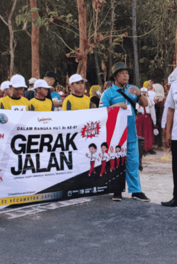 Camat Gapura Lepas Lomba Gerak Jalan Antar Pelajar, Ini Pesannya