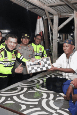 Kapolresta Sumenep Turun Langsung Patroli, Sambangi Pos Kamling dan Rumah Warga
