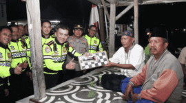 Kapolresta Sumenep Turun Langsung Patroli, Sambangi Pos Kamling dan Rumah Warga (Foto: Istimewa)