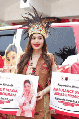 Kado HUT ke-81 RI, Novita Hardini Hadiahkan Dua Ambulans Gratis untuk Warga Trenggalek