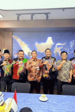 Bawa Keluhan Warga, Bupati Sumenep Perjuangkan Transportasi Laut ke Kemenhub
