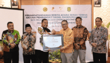 SKK Migas-KEI Raih Penghargaan Bupati Sumenep atas Program Peningkatan Kompetensi Guru (for NOLESA.COM)