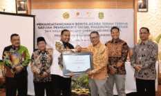 SKK Migas-KEI Raih Penghargaan Bupati Sumenep atas Program Peningkatan Kompetensi Guru
