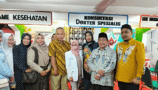 Wabup Sumenep mengunjungi stan RSUD Moh Anwar di MCF 2026 (Foto: Istimewa)