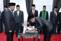 Bupati Fauzi saat melantik dan mengambil sumpah/janji empat Pejabat Pimpinan Tinggi Pratama di lingkungan Pemerintah Kabupaten Sumenep (Foto: Istimewa)