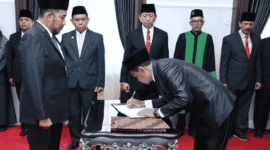 Bupati Fauzi saat melantik dan mengambil sumpah/janji empat Pejabat Pimpinan Tinggi Pratama di lingkungan Pemerintah Kabupaten Sumenep (Foto: Istimewa)