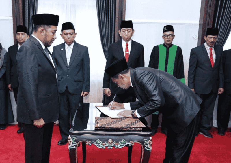Bupati Fauzi saat melantik dan mengambil sumpah/janji empat Pejabat Pimpinan Tinggi Pratama di lingkungan Pemerintah Kabupaten Sumenep (Foto: Istimewa)