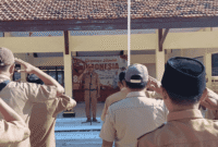 Camat Gayam Mohammad Yuniyanto memimpin Apel Pagi (for NOLESA.COM)