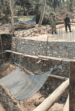 Dandim Sumenep Pastikan Pembangunan Jembatan Belimbing Lanjuk Berjalan Sesuai Tahapan