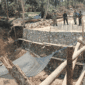 Dandim 0827/Sumenep Letkol Inf Citra Persada, meninjau perkembangan proyek pembangunan jembatan blimbing. (Foto: Istimewa)