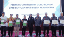 Bupati Ipuk Perkuat Pendidikan Spiritual Lewat Insentif Guru Rohani (Foto: Istimewa)