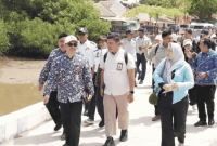 Kepala Bappeda Sumenep Dr. Ir. Arif Firmanto mendampingi kunjungan Kementerian PPN/Bappenas ke Kabupaten Sumenep (Foto: Istimewa)